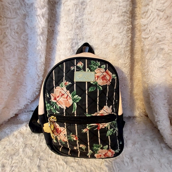 betsy johnson convertable mini backpack Women's Clear in Dots Beep and boop your way to the office with the Bot Kitch Mini Robot Backpack.Made of synthetic materials and shiny sequined panels Betsey Johnson Velvet MINI Convertible